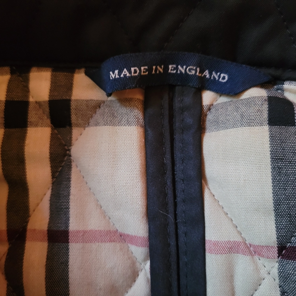 Burberry Quilted Nylon Barn Jacket In Black/Sand, Burberry Check Lining, EUC, L - Picture 14 of 16